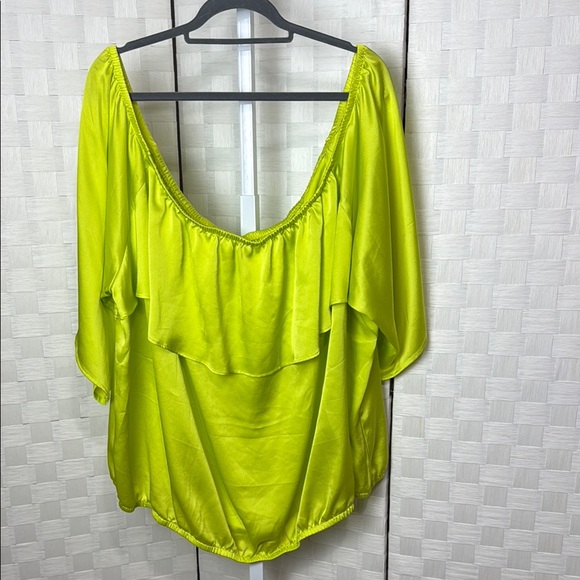 Torrid Women's Lime Green Off-Shoulder Top - Picture 1 of 4